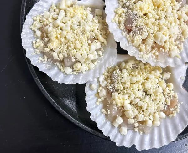 Гребешок для запекания по шанхайски с соусом бешамель